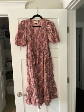 Universal Thread Pink Paisley V‑Neck Midi Dress